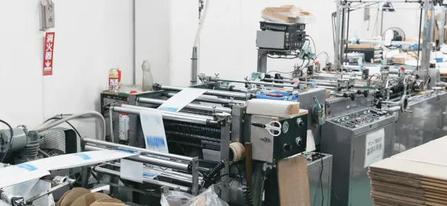 ボトムシール機によるチューブ包装の底面シール加工設備